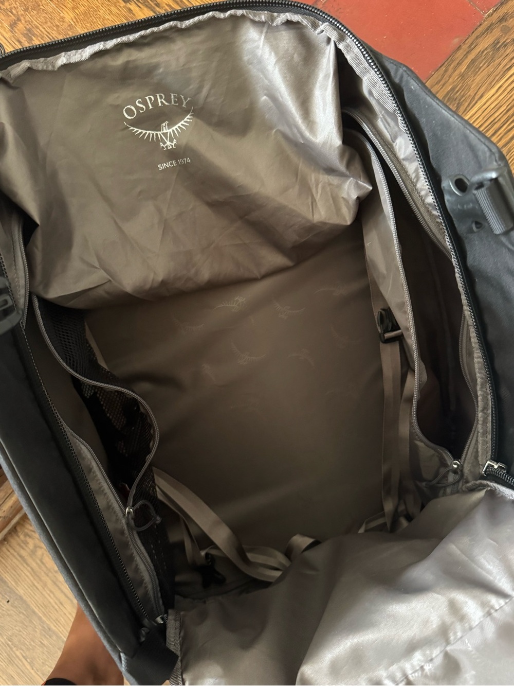 OSPREY Black Porter 46L Travel Backpack - Picture 3 of 7